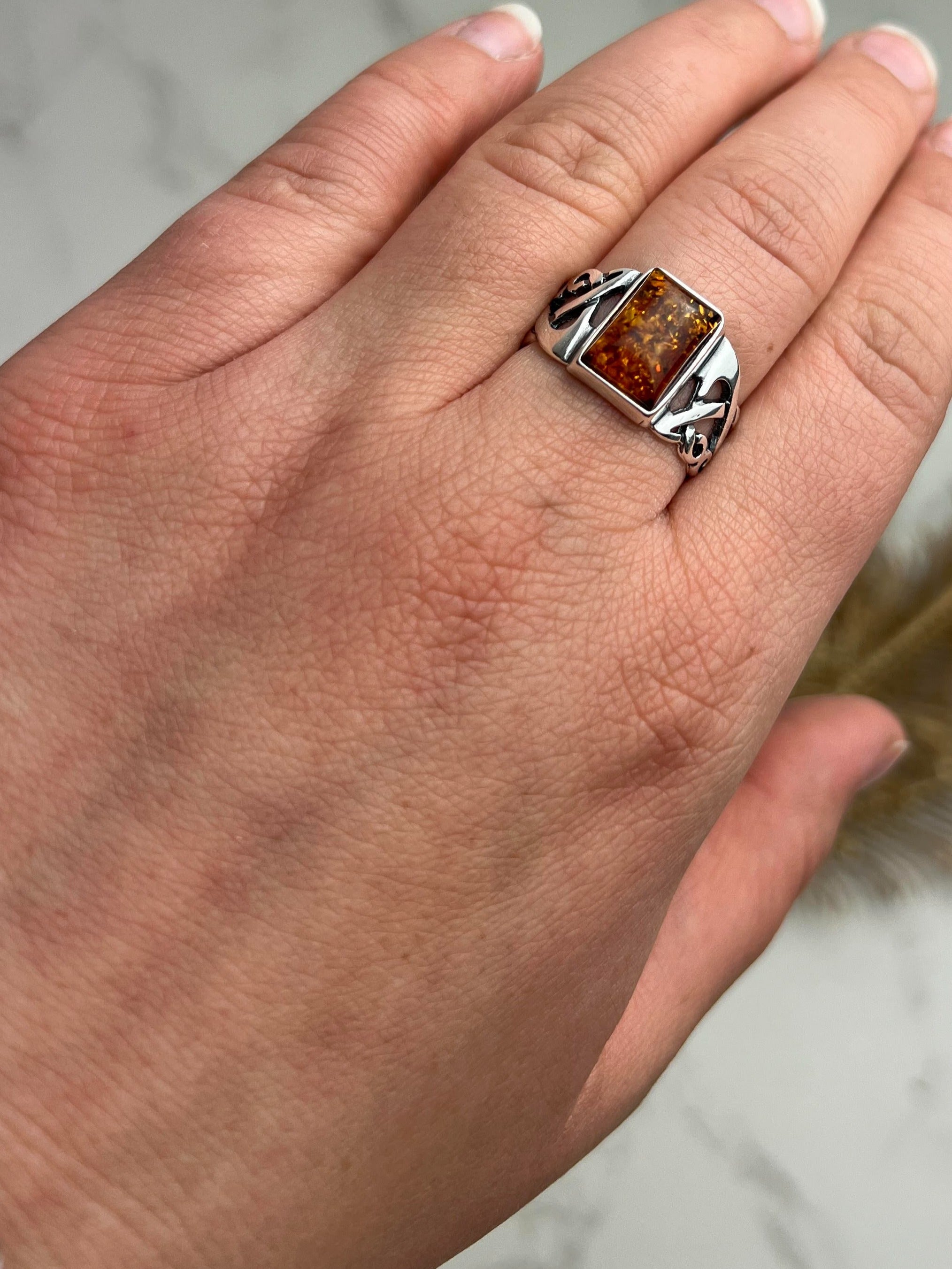 925 Sterling Silver & Rectangular Baltic Amber Celtic Large Ring - 7005