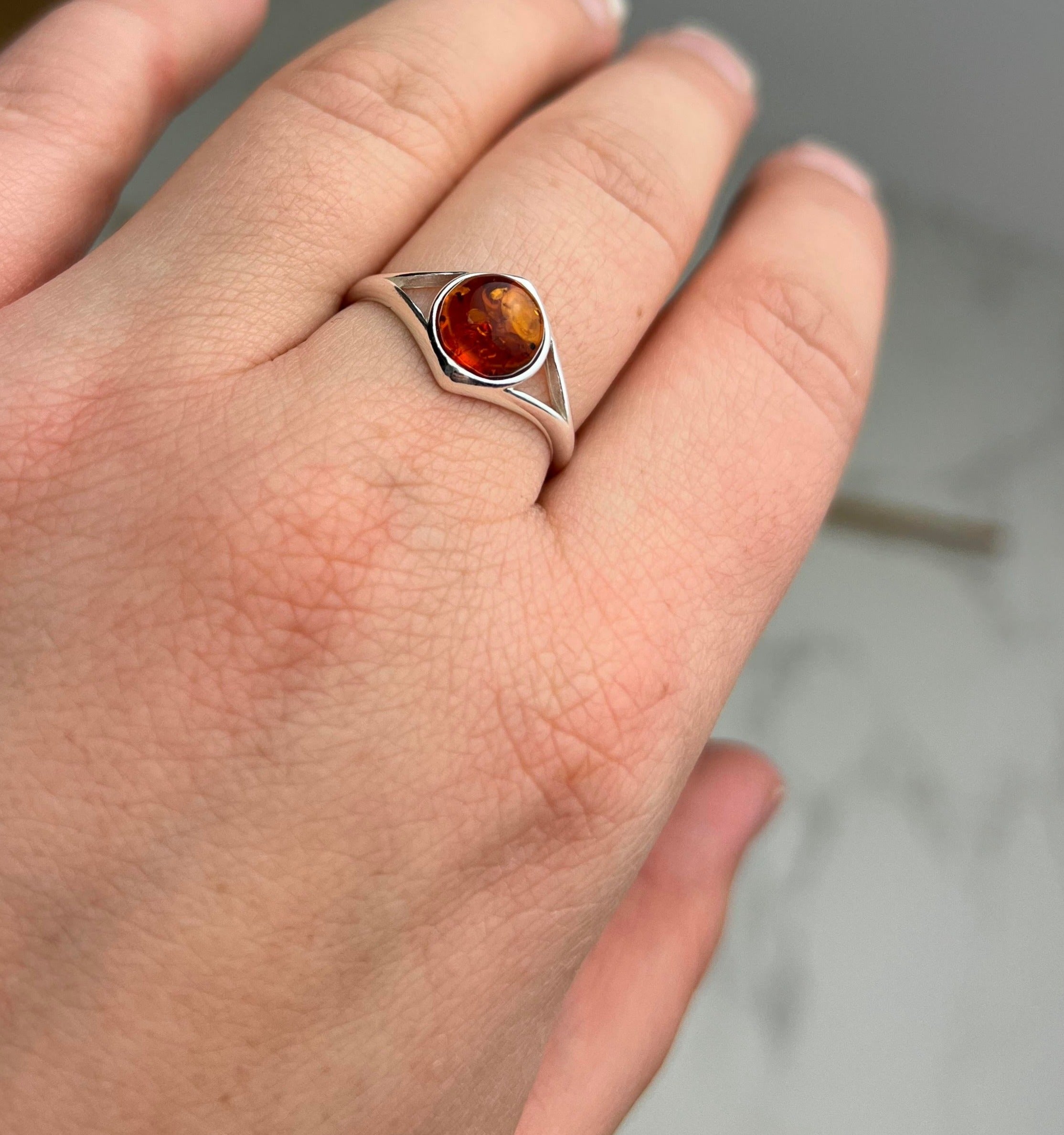 925 Sterling Silver & Baltic Amber Classic Round Stone Ring - M731