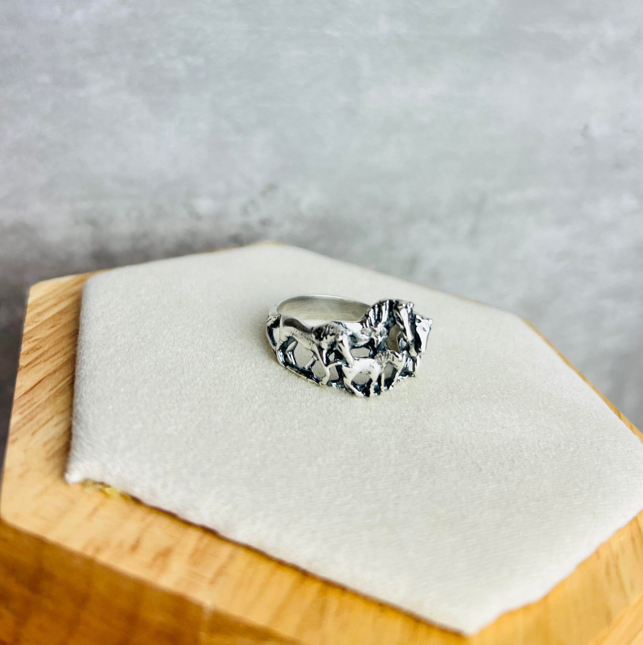 925 Sterling Silver Herd of Horses  Ring - GS401