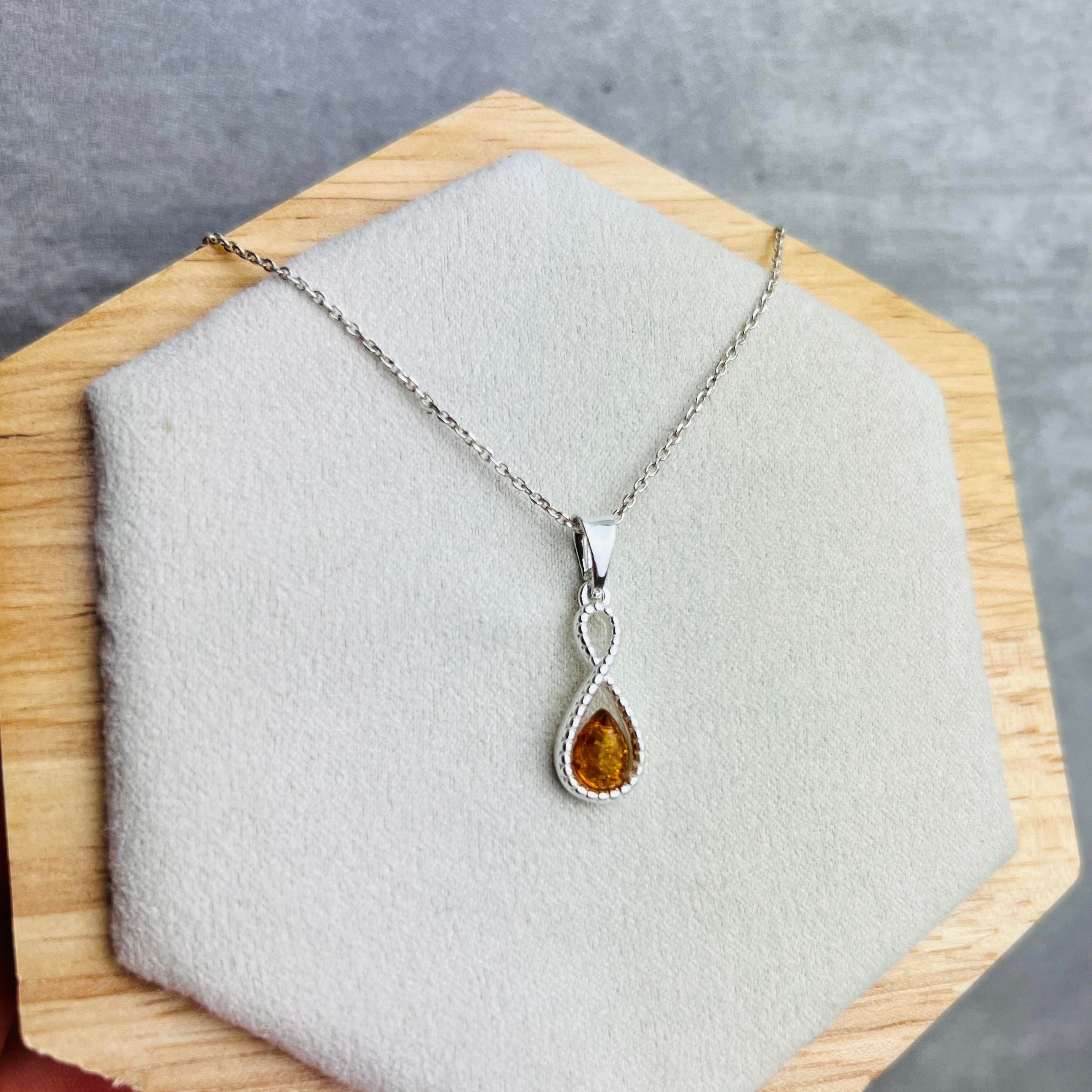 925 Sterling Silver & Baltic Amber Infinity Pendant - GL393