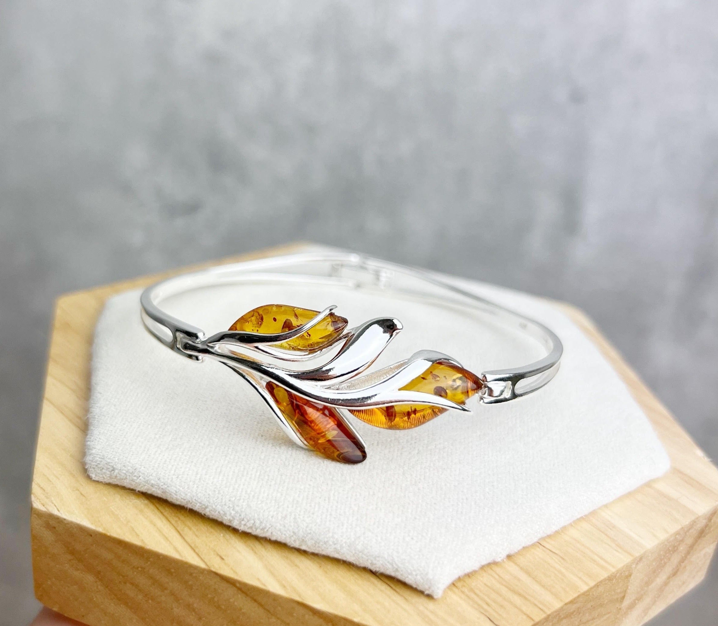 925 Sterling Silver & Baltic Amber 3 Stone Modern Bangle - GL548