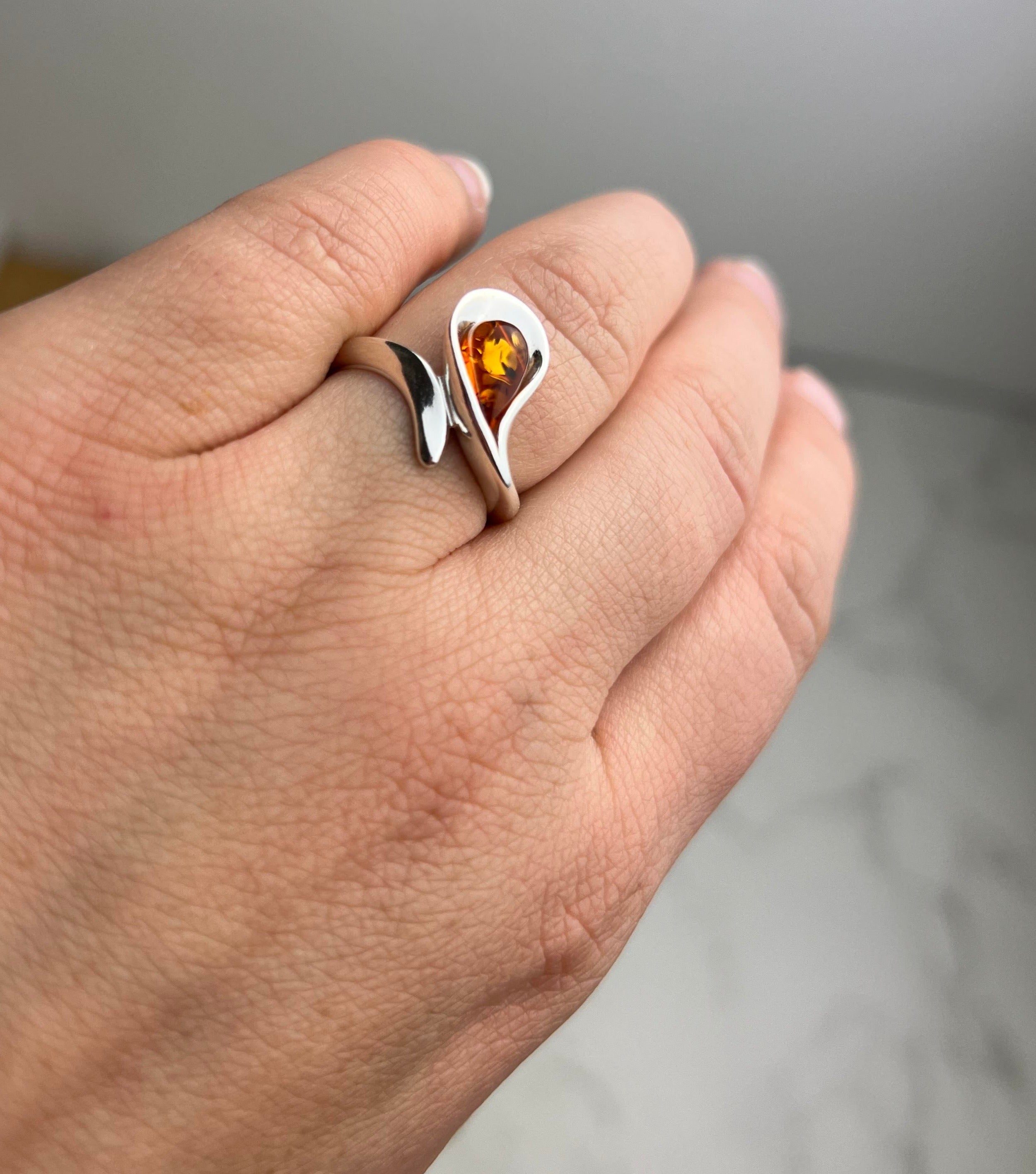 925 Sterling Silver & Genuine Baltic Amber Modern Ring - GL732